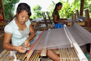 Tissage dans la région d‘Amed, Bali